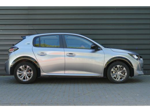 Peugeot e-208 EV 136PK 50KWH ACTIVE PACK AUTOMAAT / NAVI / CLIMA / 16"LMV / SOH 94% / PDC / LED / BLUETOOTH / C... ActivLease financial lease