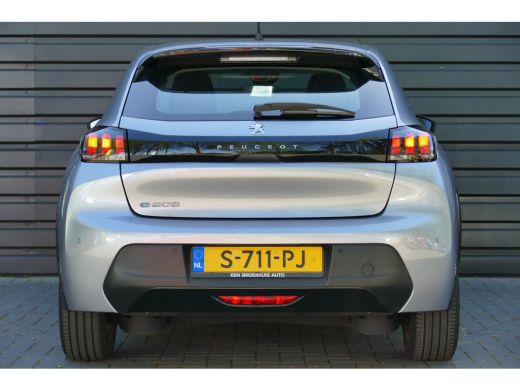 Peugeot e-208 EV 136PK 50KWH ACTIVE PACK AUTOMAAT / NAVI / CLIMA / 16"LMV / SOH 94% / PDC / LED / BLUETOOTH / C... ActivLease financial lease