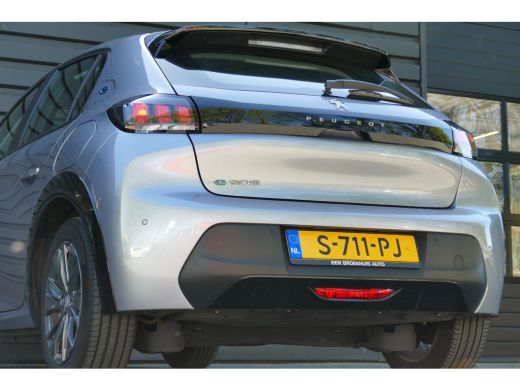 Peugeot e-208 EV 136PK 50KWH ACTIVE PACK AUTOMAAT / NAVI / CLIMA / 16"LMV / SOH 94% / PDC / LED / BLUETOOTH / C... ActivLease financial lease