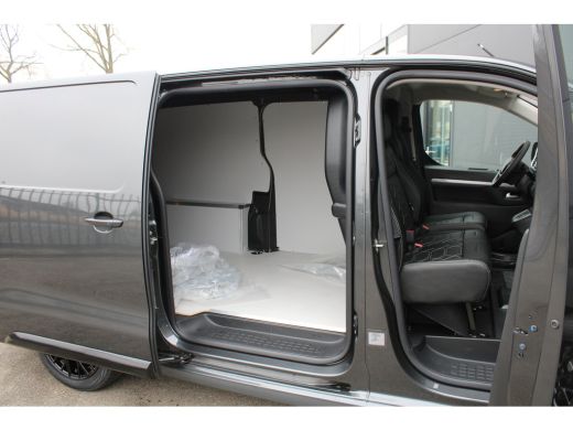 Peugeot e-Expert EV L3 75 kWh | STX special edition | Lederen bekleding | Navigatie | Lichtmetaal | 3-Zits | Spoil... ActivLease financial lease