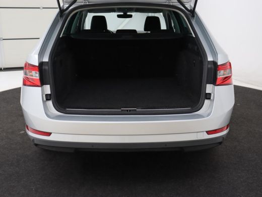 Skoda Superb 1.4 TSI iV Business Edition | SOH 87,2% | Camera | Carplay | Full LED | Digital Cockpit | Navigat... ActivLease financial lease