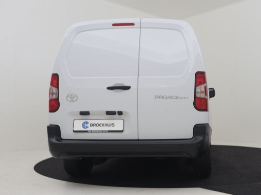 Toyota ProAce L2 Duty 102PK | Airco | Stoelverw. | Cruise | Camera | Navy by App | Airconditioning | Audiobedie... ActivLease financial lease