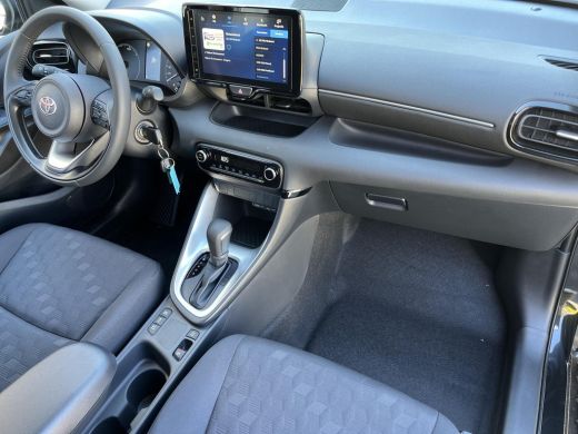 Toyota Yaris 1.5 Hybrid 115 Comfort | Night sky black metallic | Nieuw uit voorraad leverbaar | ActivLease financial lease