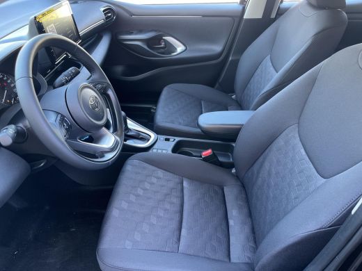 Toyota Yaris 1.5 Hybrid 115 Comfort | Night sky black metallic | Nieuw uit voorraad leverbaar | ActivLease financial lease