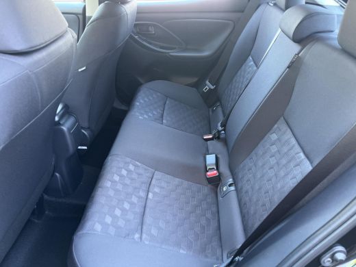 Toyota Yaris 1.5 Hybrid 115 Comfort | Night sky black metallic | Nieuw uit voorraad leverbaar | ActivLease financial lease