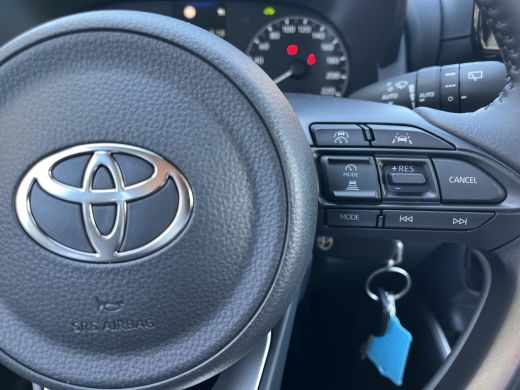 Toyota Yaris 1.5 Hybrid 115 Comfort | Night sky black metallic | Nieuw uit voorraad leverbaar | ActivLease financial lease