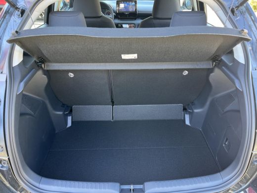 Toyota Yaris 1.5 Hybrid 115 Comfort | Night sky black metallic | Nieuw uit voorraad leverbaar | ActivLease financial lease