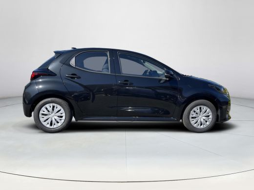Toyota Yaris 1.5 Hybrid 115 Comfort | Night sky black metallic | Nieuw uit voorraad leverbaar | ActivLease financial lease