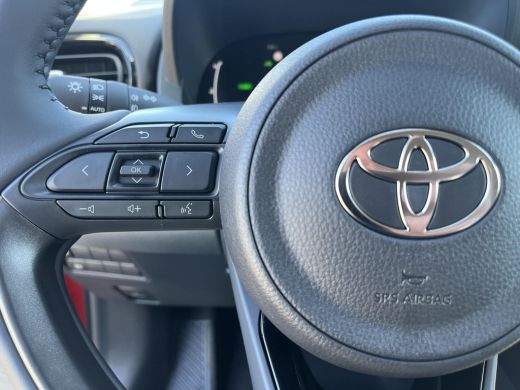 Toyota Yaris 1.5 Hybrid 115 Dynamic | Emotional red parelmoer | Nieuw uit voorraad leverbaar | ActivLease financial lease
