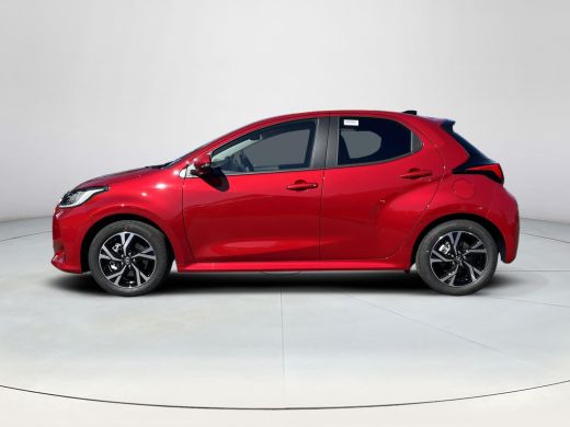 Toyota Yaris 1.5 Hybrid 115 Dynamic | Emotional red parelmoer | Nieuw uit voorraad leverbaar | ActivLease financial lease