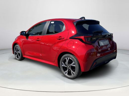 Toyota Yaris 1.5 Hybrid 115 Dynamic | Emotional red parelmoer | Nieuw uit voorraad leverbaar | ActivLease financial lease
