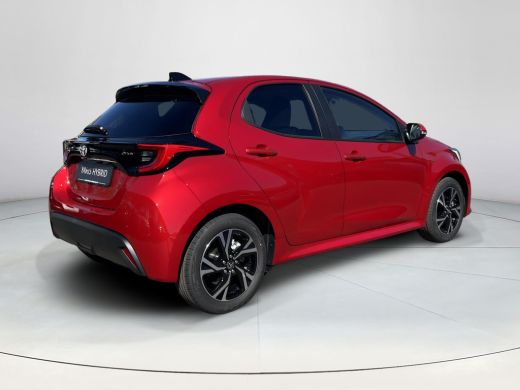 Toyota Yaris 1.5 Hybrid 115 Dynamic | Emotional red parelmoer | Nieuw uit voorraad leverbaar | ActivLease financial lease