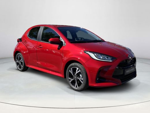 Toyota Yaris 1.5 Hybrid 115 Dynamic | Emotional red parelmoer | Nieuw uit voorraad leverbaar | ActivLease financial lease