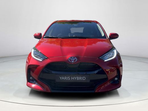 Toyota Yaris 1.5 Hybrid 115 Dynamic | Emotional red parelmoer | Nieuw uit voorraad leverbaar | ActivLease financial lease