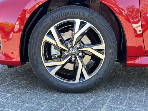 Toyota Yaris 1.5 Hybrid 115 Dynamic | Emotional red parelmoer | Nieuw uit voorraad leverbaar | ActivLease financial lease