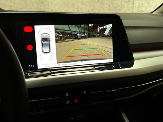 Volkswagen Golf 1.0 TSI Sportline Automaat (APPLE CARPLAY, GROOT NAVI, CAMERA, GETINT GLAS, SPORTSTOELEN, SFEERVE... ActivLease financial lease