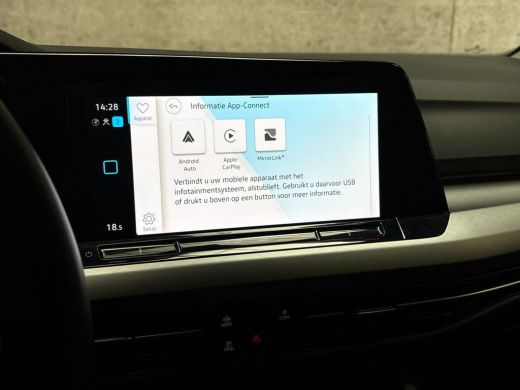 Volkswagen Golf 1.0 TSI Sportline Automaat (APPLE CARPLAY, GROOT NAVI, CAMERA, GETINT GLAS, SPORTSTOELEN, SFEERVE... ActivLease financial lease