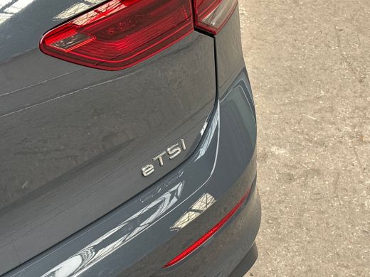 Volkswagen Golf 1.0 TSI Sportline Automaat (APPLE CARPLAY, GROOT NAVI, CAMERA, GETINT GLAS, SPORTSTOELEN, SFEERVE... ActivLease financial lease
