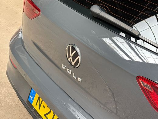Volkswagen Golf 1.0 TSI Sportline Automaat (APPLE CARPLAY, GROOT NAVI, CAMERA, GETINT GLAS, SPORTSTOELEN, SFEERVE... ActivLease financial lease