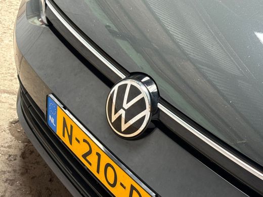 Volkswagen Golf 1.0 TSI Sportline Automaat (APPLE CARPLAY, GROOT NAVI, CAMERA, GETINT GLAS, SPORTSTOELEN, SFEERVE... ActivLease financial lease