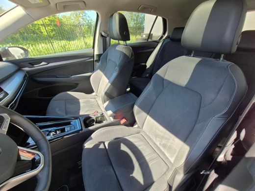 Volkswagen Golf 1.5 eHybrid Style Edition 204PK DSG/AUTO | Glazen panorama-dak | Achteruitrijcamera | Parkeer ass... ActivLease financial lease