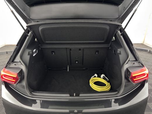 Volkswagen ID.3 First Plus 58 kWh [ 3-Fase ] (INCL.BTW) Aut. *FULL-LED | HEATED-COMFORTSEATS | CAMERA | DIGI-COCK... ActivLease financial lease