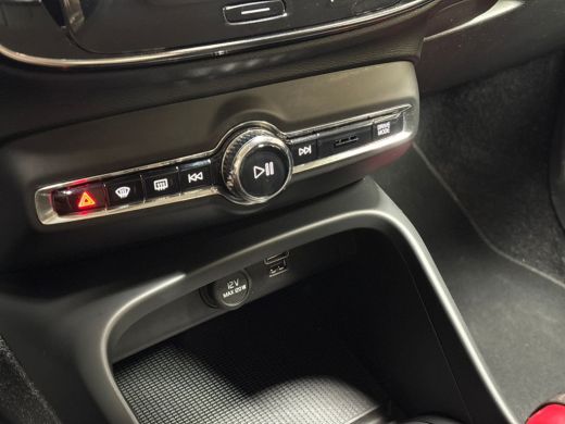 Volvo  XC40 1.5 T5 Recharge Inscription 252Pk Automaat (APPLE CARPLAY, GROOT NAVI, TREKHAAK, GETINT GLAS, SPO... ActivLease financial lease