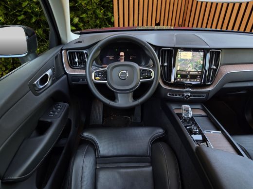 Volvo  XC60 2.0 T6 Plug-in hybrid AWD Ultimate Dark | Luchtvering | Trekhaak | 360 Cam | Stoelventilatie | Pa... ActivLease financial lease