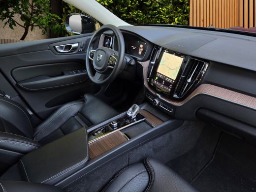 Volvo  XC60 2.0 T6 Plug-in hybrid AWD Ultimate Dark | Luchtvering | Trekhaak | 360 Cam | Stoelventilatie | Pa... ActivLease financial lease