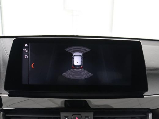 BMW X1 sDrive20i Business Edition Plus | Leder | Head-Up | Trekhaak | Stoelverwarming | Carplay | Sfeerv... ActivLease financial lease