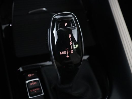 BMW X1 sDrive20i Business Edition Plus | Leder | Head-Up | Trekhaak | Stoelverwarming | Carplay | Sfeerv... ActivLease financial lease