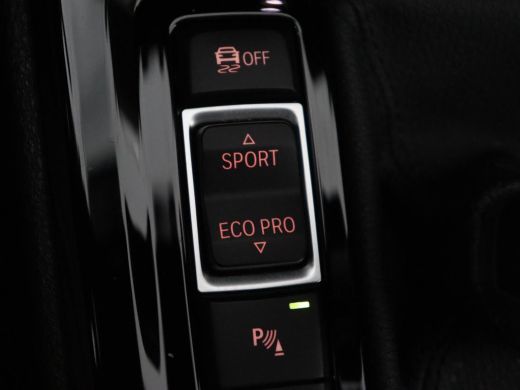 BMW X1 sDrive20i Business Edition Plus | Leder | Head-Up | Trekhaak | Stoelverwarming | Carplay | Sfeerv... ActivLease financial lease