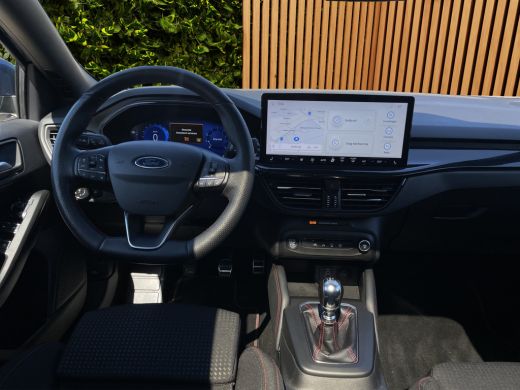 Ford Focus 1.0 EcoBoost Hybrid ST Line X | Trekhaak | Camera | B&O audio | Panoramadak | Winter Pack ActivLease financial lease