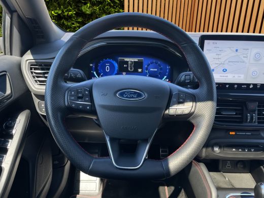 Ford Focus 1.0 EcoBoost Hybrid ST Line X | Trekhaak | Camera | B&O audio | Panoramadak | Winter Pack ActivLease financial lease