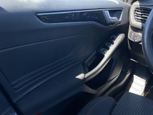Ford Focus 1.0 EcoBoost Hybrid ST Line X | Trekhaak | Camera | B&O audio | Panoramadak | Winter Pack ActivLease financial lease