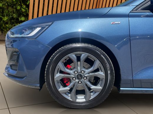 Ford Focus 1.0 EcoBoost Hybrid ST Line X | Trekhaak | Camera | B&O audio | Panoramadak | Winter Pack ActivLease financial lease