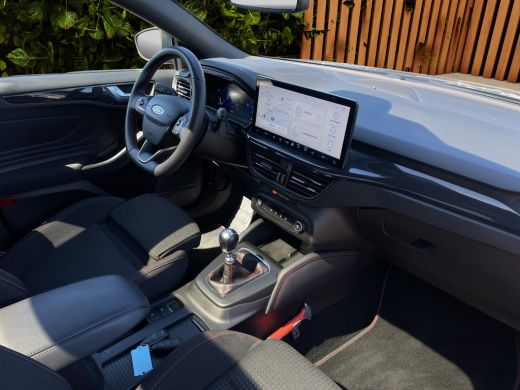 Ford Focus 1.0 EcoBoost Hybrid ST Line X | Trekhaak | Camera | B&O audio | Panoramadak | Winter Pack ActivLease financial lease