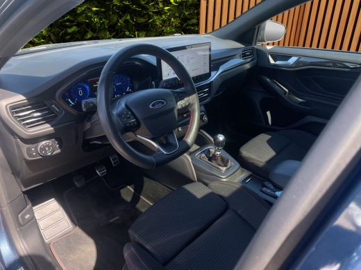 Ford Focus 1.0 EcoBoost Hybrid ST Line X | Trekhaak | Camera | B&O audio | Panoramadak | Winter Pack ActivLease financial lease