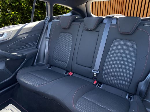 Ford Focus 1.0 EcoBoost Hybrid ST Line X | Trekhaak | Camera | B&O audio | Panoramadak | Winter Pack ActivLease financial lease