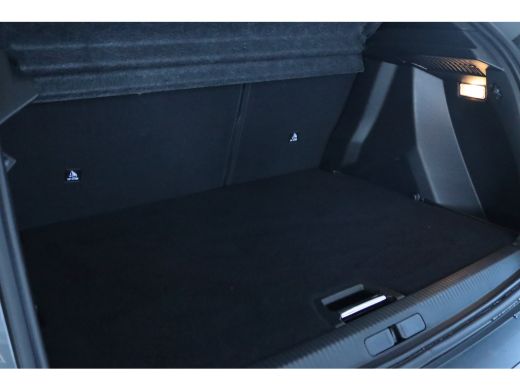 Peugeot 2008 1.2 Hybrid 145 Allure | Cruise Control | Sensoren | Navigatie | Carplay | Climate | LMV | LED | ActivLease financial lease