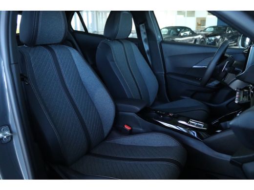 Peugeot 2008 1.2 Hybrid 145 Allure | Cruise Control | Sensoren | Navigatie | Carplay | Climate | LMV | LED | ActivLease financial lease