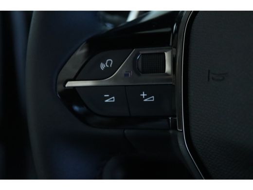 Peugeot 2008 1.2 Hybrid 145 Allure | Cruise Control | Sensoren | Navigatie | Carplay | Climate | LMV | LED | ActivLease financial lease