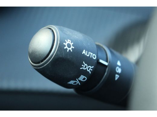Peugeot 208 1.2 Hybrid 110 e-DCS6 Allure | Camera | Cruise | Carplay | Dodehoeksens. | DAB | Navi | Camera | ... ActivLease financial lease