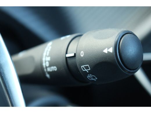 Peugeot 208 1.2 Hybrid 110 e-DCS6 Allure | Camera | Cruise | Carplay | Dodehoeksens. | DAB | Navi | Camera | ... ActivLease financial lease