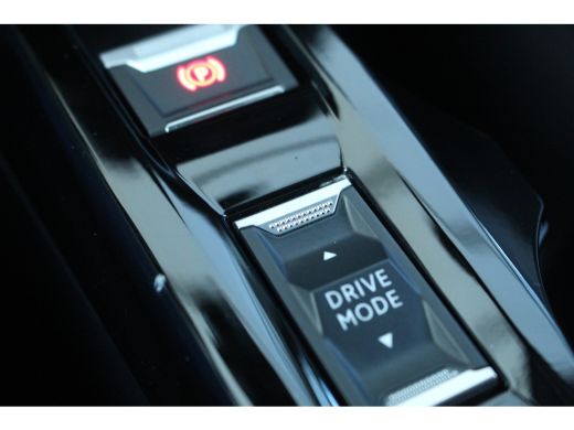Peugeot 208 1.2 Hybrid 110 e-DCS6 Allure | Camera | Cruise | Carplay | Dodehoeksens. | DAB | Navi | Camera | ... ActivLease financial lease