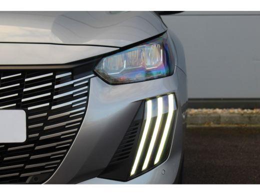 Peugeot 208 1.2 Hybrid 110 e-DCS6 Allure | Camera | Cruise | Carplay | Dodehoeksens. | DAB | Navi | Camera | ... ActivLease financial lease