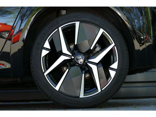 Peugeot 208 HYBRID 145PK GT AUTOMAAT / NAVI / CLIMA / 17"LMV / CAMERA / KEYLESS / FULL-LED / PDC / BLUETOOTH ... ActivLease financial lease