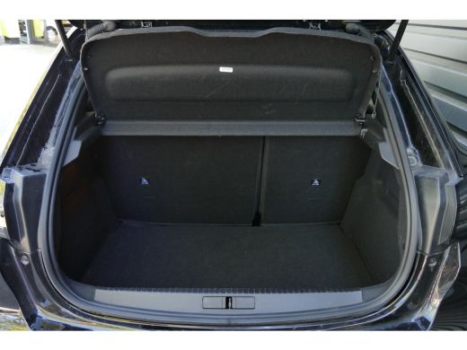 Peugeot 208 HYBRID 145PK GT AUTOMAAT / NAVI / CLIMA / 17"LMV / CAMERA / KEYLESS / FULL-LED / PDC / BLUETOOTH ... ActivLease financial lease