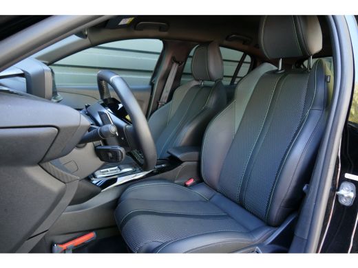 Peugeot 208 HYBRID 145PK GT AUTOMAAT / NAVI / CLIMA / 17"LMV / CAMERA / KEYLESS / FULL-LED / PDC / BLUETOOTH ... ActivLease financial lease