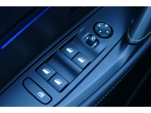 Peugeot 208 HYBRID 145PK GT AUTOMAAT / NAVI / CLIMA / 17"LMV / CAMERA / KEYLESS / FULL-LED / PDC / BLUETOOTH ... ActivLease financial lease